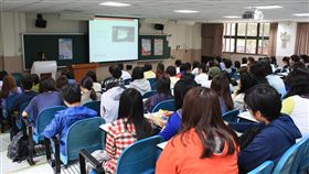 學測,楊泮池,國教盟,指考,入學制度
圖／攝影者SITCON、ISC OIE, Flickr CC License
https://www.flickr.com/photos/sitcon/8684318220/
https://www.flickr.com/photos/fjuoieisc/10939051396/