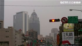 空汙,空污,汙染,污染,空氣,品質,PM2.5,懸浮微粒,天氣,氣象,西半部,台灣,髒,口罩,健康-記者施佩儀攝(台北)