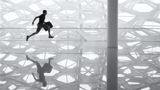 別再上課學創業了　直接跳入新創吧！