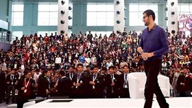 Google,執行長,皮采,Pichai(每日郵報 http://www.dailymail.co.uk/indiahome/indianews/article-3364634/Google-chief-Sundar-Pichai-tells-students-grew-idolising-Sunil-Gavaskar.html)