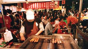 夜市
https://www.flickr.com/photos/lightstars/2341031236/in/photolist-4ySp2w-bnswYy-4FaYgg-bsDsoq-4bjSjx-cMpm3W-bFyjSD-bnq58q-avbJac-bnrRQs-bAmjm4-bAjgot-bnqr5Y-8QksFz-bns4ky-bnshtf-5F8MwG-qRYAT4-8Qouuq