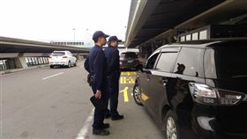 UBER條款上路 首日10件舉發
UBER條款6日上路，公路總局表示，6日總計舉發10件，
還須檢視相關資料，如果確認違規行為，司機將被開罰
新台幣10萬，Uber公司至少100萬。
（公路總局提供）
中央社記者陳葦庭傳真　105年1月6日