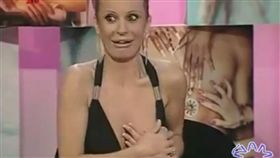 直播,LIVE,女星,觀眾,西班牙,主持人,桑尼亞,蒙羅伊,Sonia Monroy,洋裝,胸　圖／翻攝自YouTube https://goo.gl/8wUipI