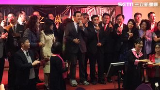 幽默致詞還不夠　馬晚會高歌嗨爆全場