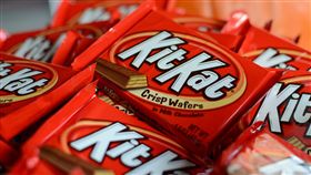 Kit Kat
https://www.flickr.com/photos/slgc/6298173103/in/photolist-aAxMrr-7rtT7Q-5FGSj-a3N2Mr-9Zui3v-5Q2kov-8Yjimo-dWxve6-dKJdoS-dwjtQZ-imLxhw-9Zxbmq-7mgCQa-m9NjoX-5Smmc4-dGM1QV-9Zuiik-7mfxBU-K13rV-7s