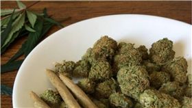 日本,毒品,大麻,大麻村,日刊SPA,吸毒,大麻葉　圖／翻攝自日刊SPA