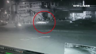 騎士駕駛醉上道　衝撞機車滑行爆火花