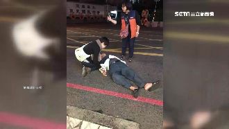 阿伯雨中昏倒路邊　護理師暖幫CPR