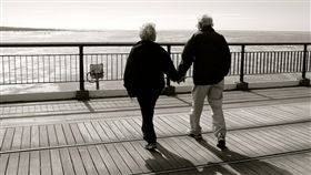 戀人、老夫老妻、夫妻、家人／Flickr／https://flic.kr/p/oZTD41