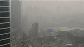 韓國首爾市中心的龍山區，近日持續灰濛濛。（圖／取自新華網）