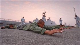 海軍陸戰隊兩棲偵搜大隊第144期兩棲偵搜專長班「克難週」　國防部提供