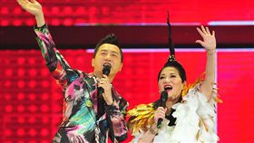 《2017超級巨星紅白藝能大賞》哈林庾澄慶、張小燕　圖／台視提供