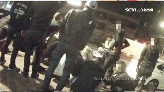 大批黑衣男辯稱車聚　警搜車起出刀械