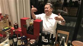 曾志偉邀好友一同慶祝新居落成。（圖／翻攝自阮兆祥微博）