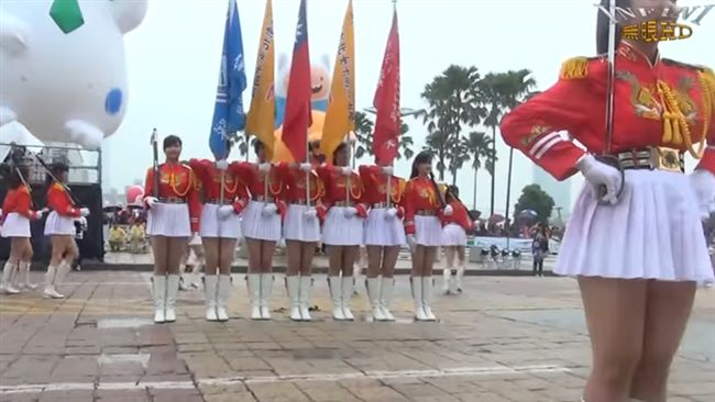驚艷「高抬腿」！彰女旗隊紅到國外