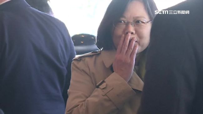 會見川普團隊？蔡英文摀嘴「不能說」