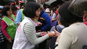 蘇巧慧市場拜早年　蘇巧慧辦公室提供