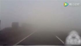 中國大陸,霧霾,高速公路,車禍（圖／翻攝自VicoVation 視連科臉書粉絲團）