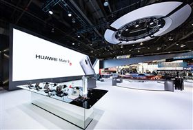 華為提供　CES 2017 Mate 9 余承東