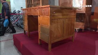 將軍檜木桌超夯！4.6萬高價拍出