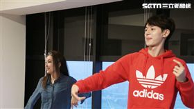 「大嘴巴」愛紗陪師弟練舞！張軒睿首公開跳舞緊張飆汗過關　圖／記者王建棠攝影