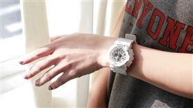 曬女兒腳印照前　林心如先分享了這支錶