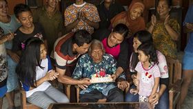 印尼,索迪米約,Saparman Sodimejo,人瑞,世界紀錄,長壽,生日,146歲（每日郵報　http://www.dailymail.co.uk/news/article-4078092/Mbah-Gotho-Oldest-human-history-party-celebrate-turning-146.html）