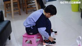 獨家／好動小學生的鞋子超難買？達人授秘技：有請xx幫忙	