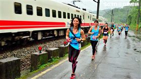 「復刻鐵道路牌環」馬拉松接力賽。（圖／翻攝自Running Holidays－旅跑新北）