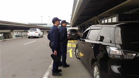 UBER條款上路 首日10件舉發
UBER條款6日上路，公路總局表示，6日總計舉發10件，
還須檢視相關資料，如果確認違規行為，司機將被開罰
新台幣10萬，Uber公司至少100萬。
（公路總局提供）
中央社記者陳葦庭傳真　105年1月6日