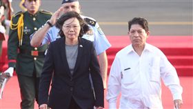 總統蔡英文率團抵達尼加拉瓜，尼國總統奧蒂嘉的國際事務顧問孟卡達到場接機（圖／中央社）