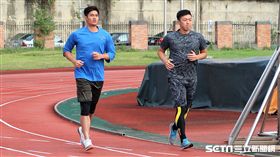 陳偉殷和吉見一起（圖／記者王怡翔攝）