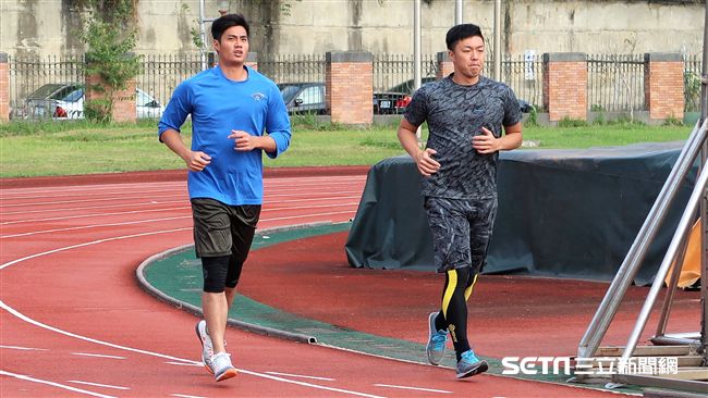 體驗殷仔美式重訓　吉見大喊吃不消