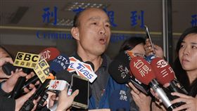 台北農產運銷公司總經理韓國瑜10日步入台北地檢署接受調查 圖／記者林敬旻攝