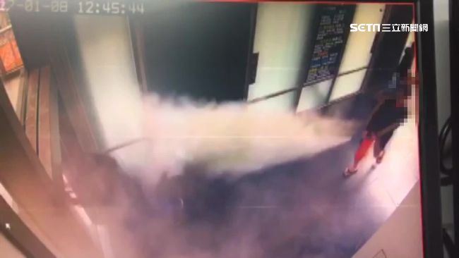 屁孩拿滅火器亂噴　運動中心無辜遭殃