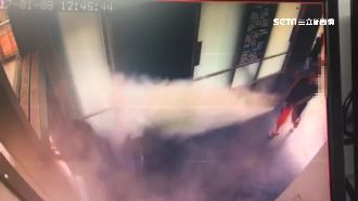 屁孩拿滅火器亂噴　運動中心無辜遭殃