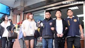 四海幫海巨堂堂主陳子俊率眾前往桃園機場堵黃之鋒，警方歷經連日蒐證後前往住處將他緝捕到案（翻攝畫面）