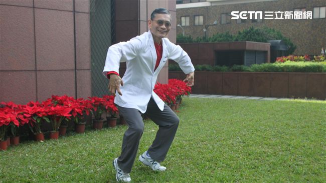 圖／求偶全身抖…必學六招雞年如意操