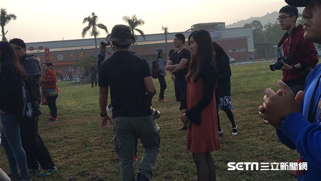 海軍陸戰隊兩棲偵搜專長班144期 99旅中尉輔導長張泰晴現身為男友崔漢文加油 盧冠妃攝