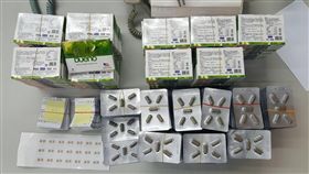 品芸公司涉嫌進口含壯陽成分的「綠藻糖片」，再以「食品」名義包裝銷售，涉犯藥事法、刑法詐欺罪，檢警扣13萬多顆產品。（圖／警方提供／中央社）