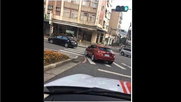 天母妹嗆「平民窟」　高貴身分遭起底