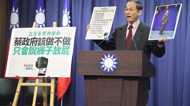 國民黨酸國防部「硬要學多啦A夢」