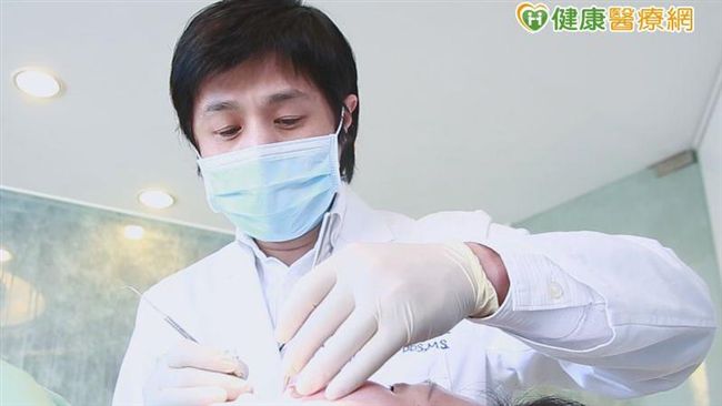 曾罹嚴重牙周病　這技術還她一口好牙