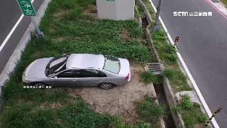 飛越大水溝？網友傻眼：停車無極限