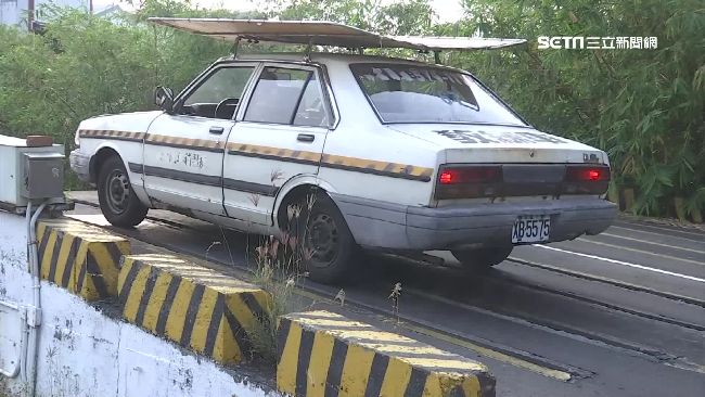 斜坡停車有撇步　先拉手煞車再打p檔