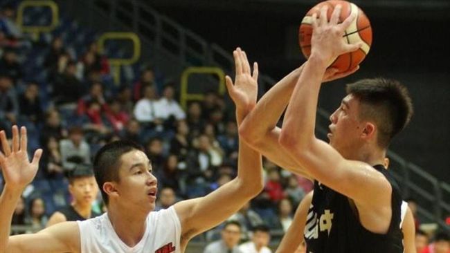 高中兩大中鋒交手　各擅勝場