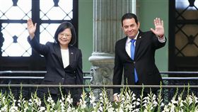 蔡英文與瓜地馬拉總統莫拉雷斯揮手致意　圖／總統府提供