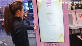 GODIVA巧克力推出指紋個性測試機。（圖／GODIVA提供）