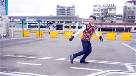 張立昂藝能感大爆發！拍華流雜誌「甩」到工作人員嘴角失守　圖／記者王建棠攝影