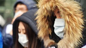 天氣,寒流,寒冷,冬天,大衣,低溫
圖／中央社